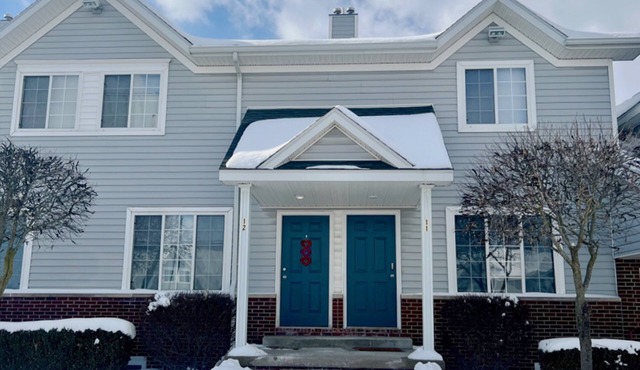 Spacious Townhome- Minutes from CMU!