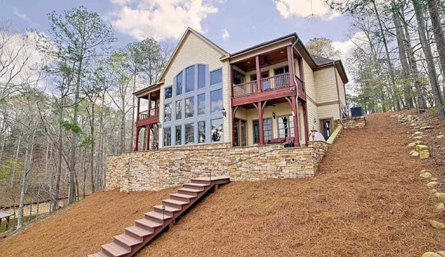 Spectacular 4-bedroom house on beautiful Lake Wedowee
