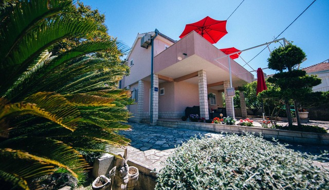 Split Podstrana: House with garden in Split-Podstrana