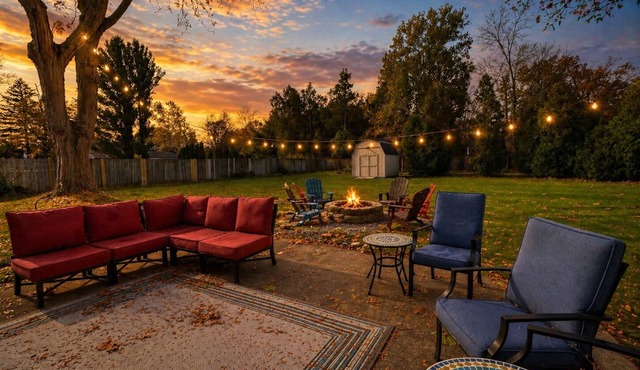 Spring Special! Perfect Group Stay: 11 Beds, Easy Parking, Huge Yard for Play
