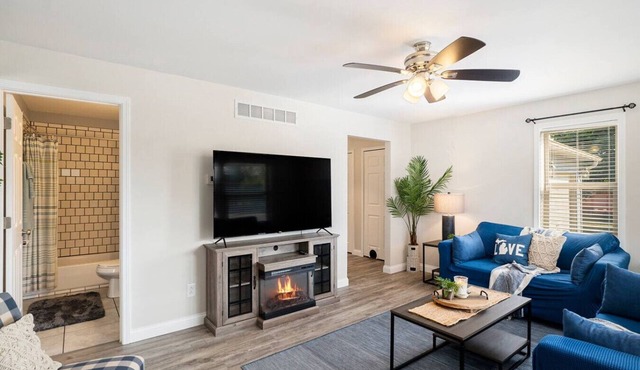 Stayin’ & Playin’ Cottage/Pet Friendly