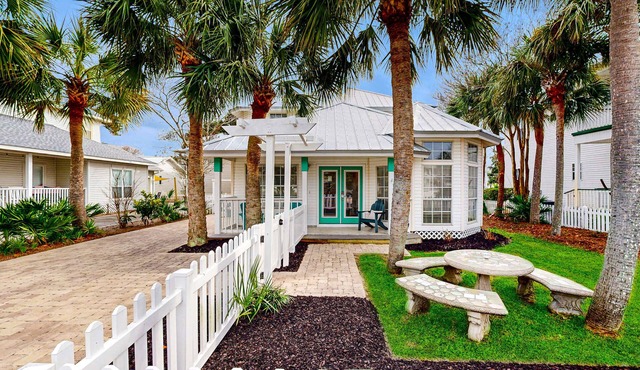 Steps to beach & community pool, dog-friendly, great location