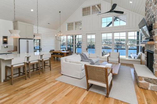 Stone Shore Luxury Lake Retreat