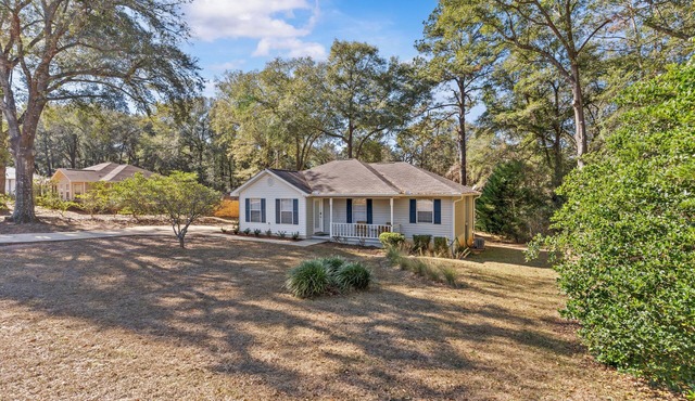 Stowers Hideaway 3-bedroom cottage with AC in welcoming Dothan