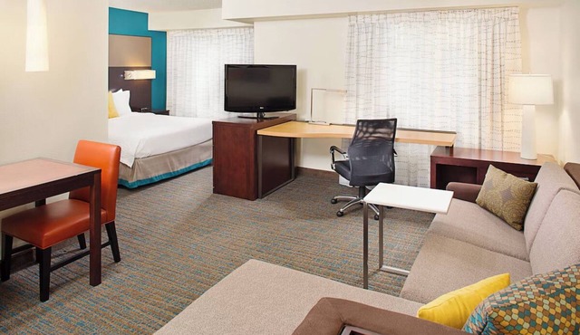 Studio Queen Room at Residence Inn Detroit Livonia - Pets Are Welcome!