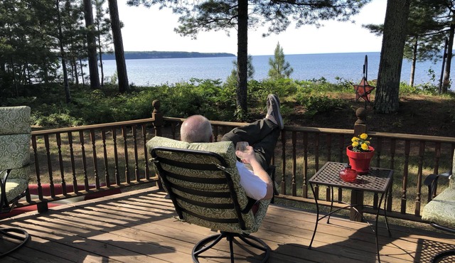 Stunning Lake Superior lakehouse on beautiful secluded sandy beach