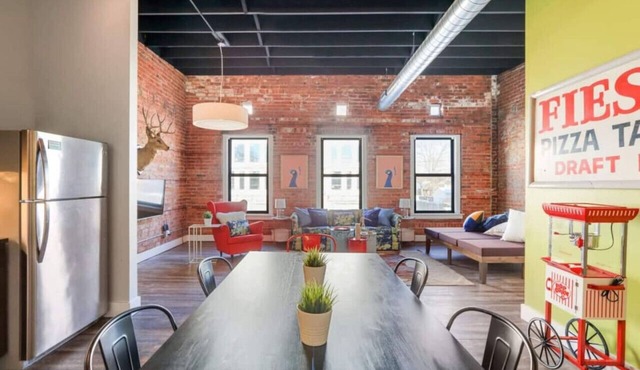 Stunning One Of A Kind 6 BDRM Loft Sleeps 15