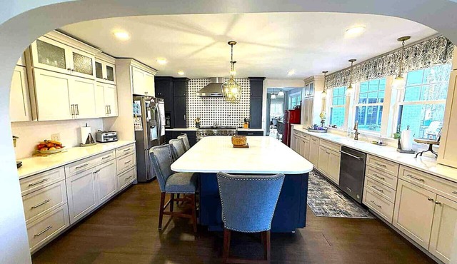 Stunning Sandcastle in Chaska Beach - Sleeps 17 in Huron