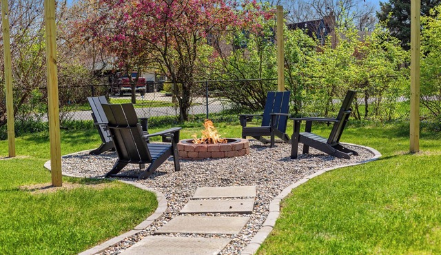Stylish, Cute & Homey Livonia Getaway