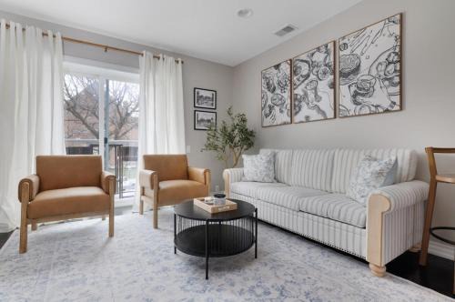 Stylish Downtown 2BR Luxury Comfort and Views