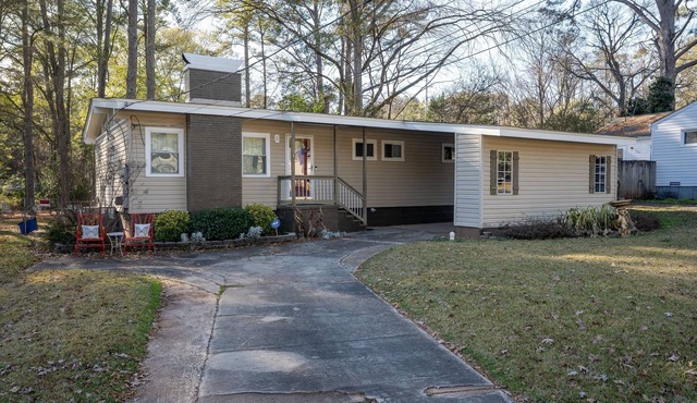 Stylish Stay in Crestwood-South