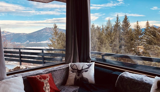 SUBLIME VIEWS-Upper Chalet-180m2 AUX ANGLES -16pers on 3300m2-near the center in Les Angles