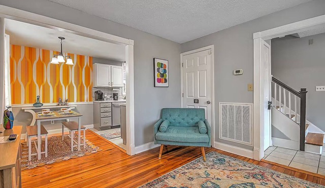 Sullivan One Tudor - Charming 3 BR House in Downtown Kingsport, Pet-Friendly in Kingsport