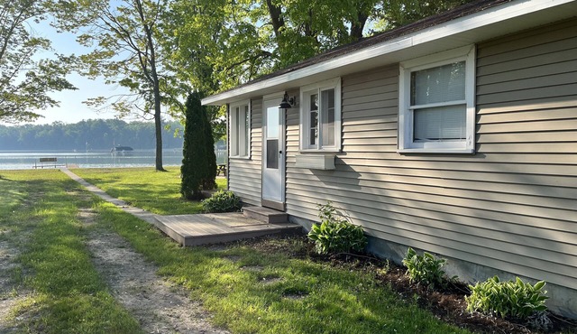 "Summer Breeze" Cottage on Alpena's Long Lake - Prime location on the Sandies!