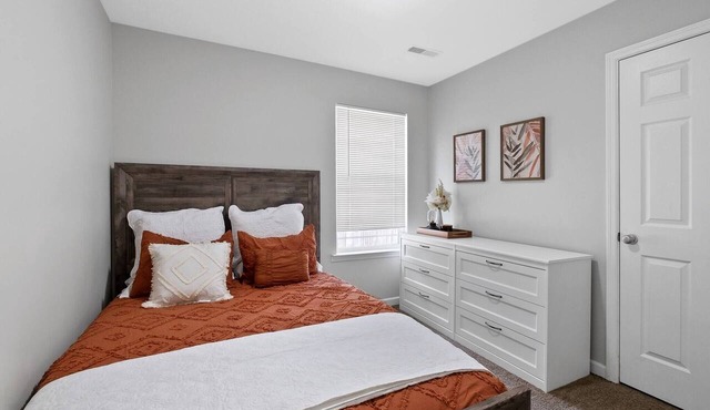 Summer Dates Open-Pet friendly near Chatt hospital in Chattanooga