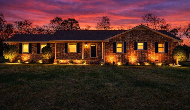 Sumner Sunsets - Quiet Neighborhood with Room for the Entire Family