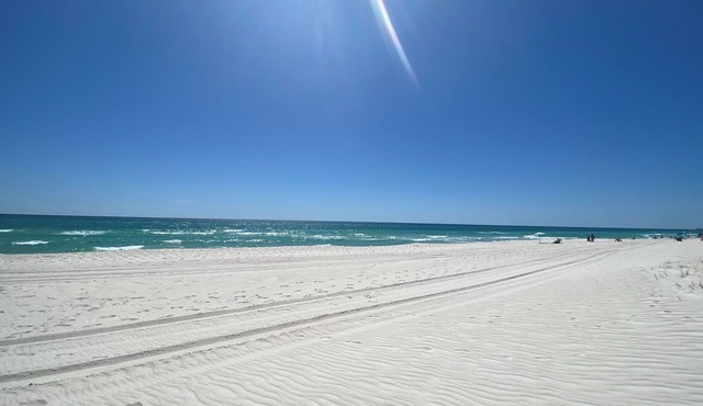 🌊 “Sun, sand, and a deal you don’t want to miss—let’s get you to the beach!”