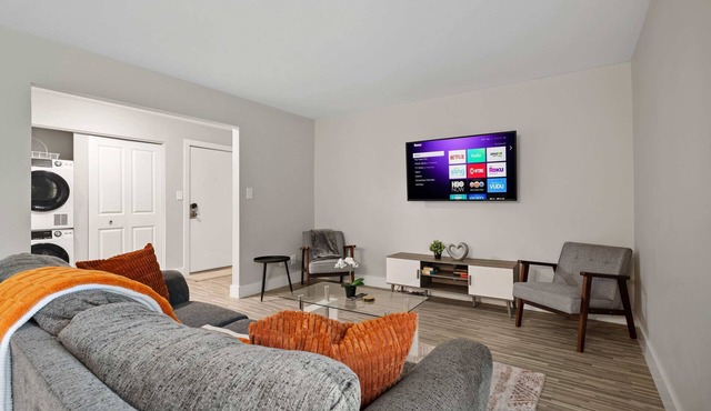 Sunlit Modern Unit Cozy Clean & Peaceful