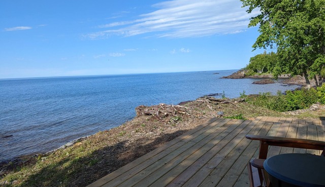 Sunrise Cove Cottage: Summer Bliss Awaits at Sunrise Cove – Swim, Hike & Explore on Lake Superior