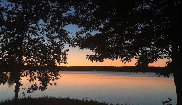 Sunrise Retreat on Wolf Lake