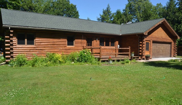 Sunset Beach - Log Home on Beautiful Indian Lake