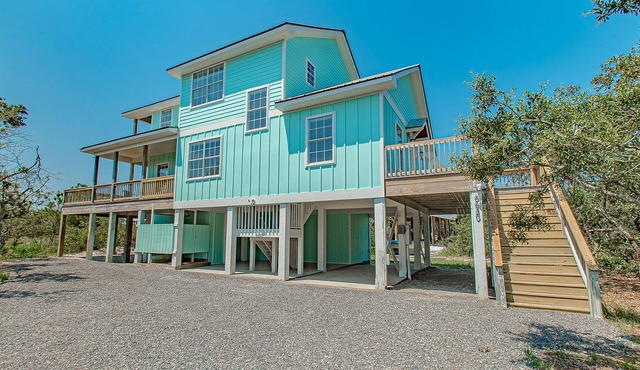 Surfside Retreat - Large house with private neighborhood beach access!