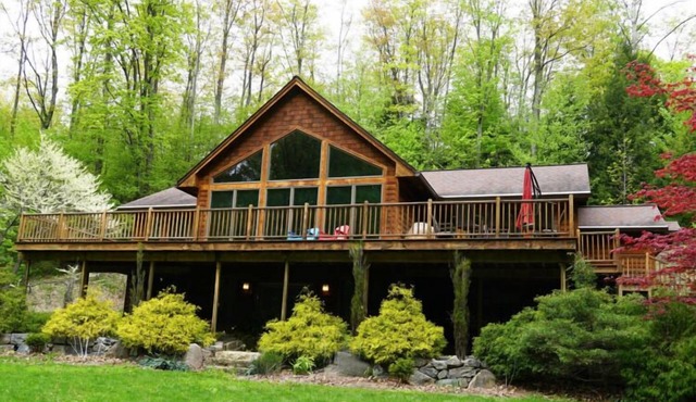 Suttons Bay Therapy-Hot Tub/GameRoom/Fireplace/AC