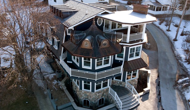Sweet Caroline . Lake MI Waterfront . Private Beach . Elevator . Sleeps 14