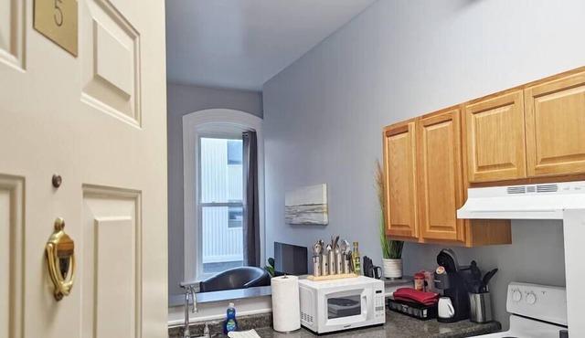Tanner Bldg Apt 5 - Studio (Downtown)