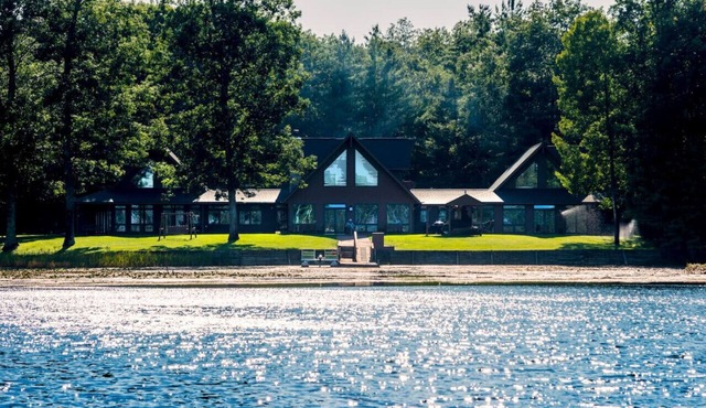 Ten Bdr Lodge with Private Lake & More!