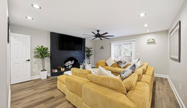 The 6BDR Retreat House-Poolside Comfort & Playful Vibes-Sleeps 28
