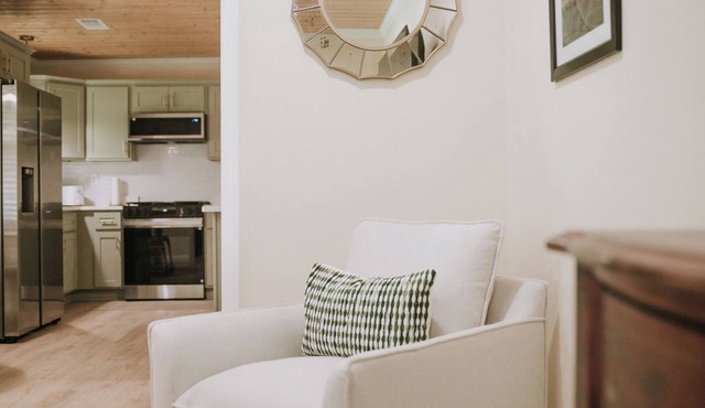 The Beachcomber B - 2 bedroom in Golf Cart District near beaches and downtown!