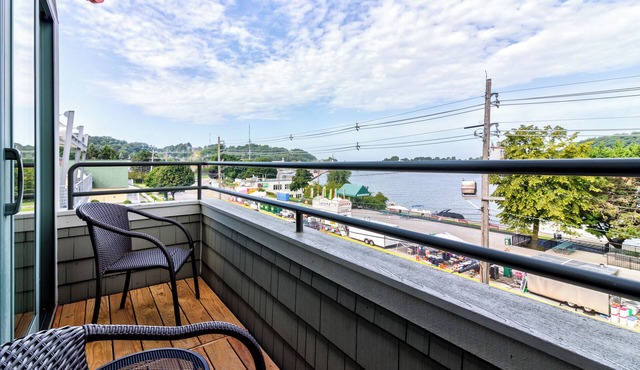 The Best Views of Grand Haven Channel & Lake Michigan from Brezza Di Lago 11