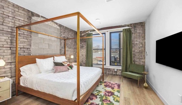 The BlueJay Vintage Suite - With Window