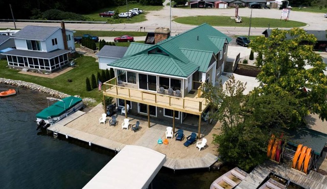 The Boathouse at Evans Lake