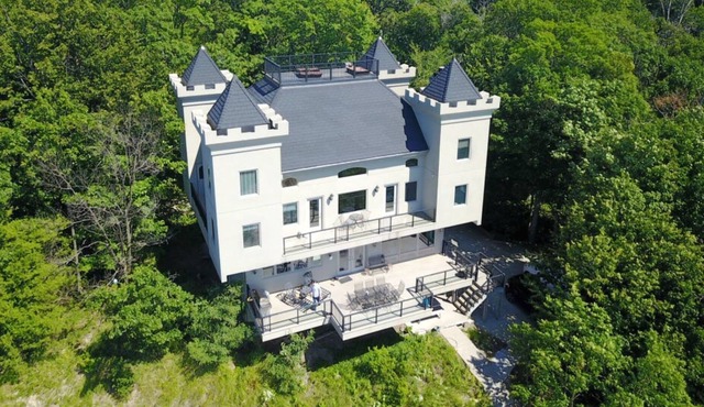 The Castle | 6 Bed, 5 Bath