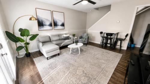 The Crestline Stay Hoover Townhome 2BR U4