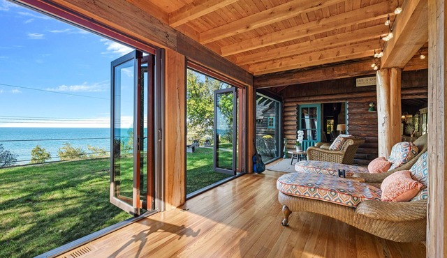 The Cypress Log Cabin - Historic National Park Home on the beach