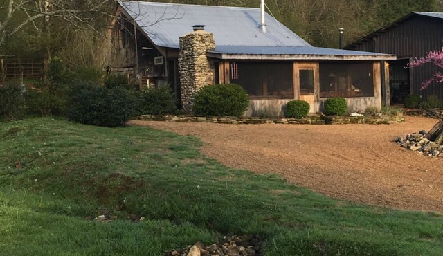 The Dairy Barn-A Family Friendly Cabin That Sleeps 12! Pets Allowed!