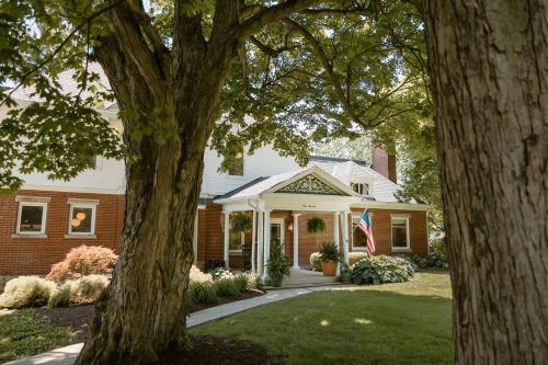 The Hatchery House Spacious Historic Getaway in Shelby