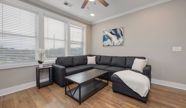 The Nations | Modern 2BR | Parking | Sleeps 6