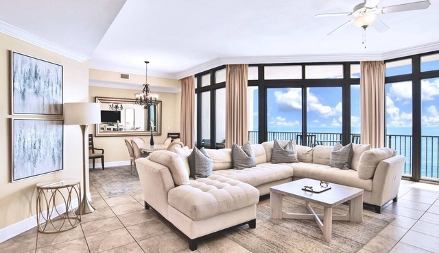 The Oasis 2010 | Spacious, Lazy River, Poolside Grill, New Splash Pad, Pool with Slide!