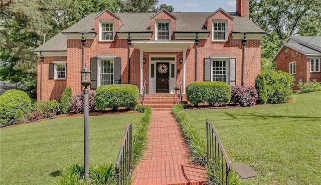 The Saban of Sherwood with a Pool located 0.9 miles from Bryant Denny Stadium