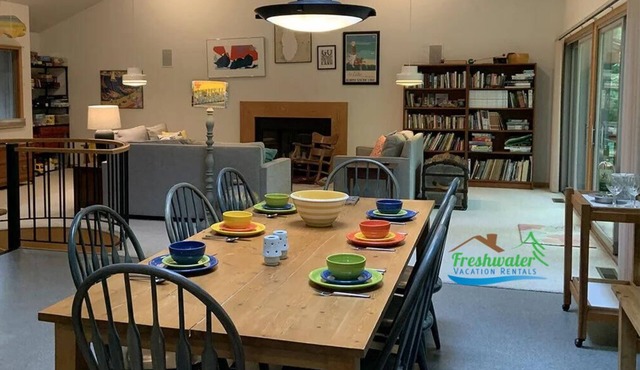 The Sand House: Step into Summer! Steps from Private lake Michigan Beach!