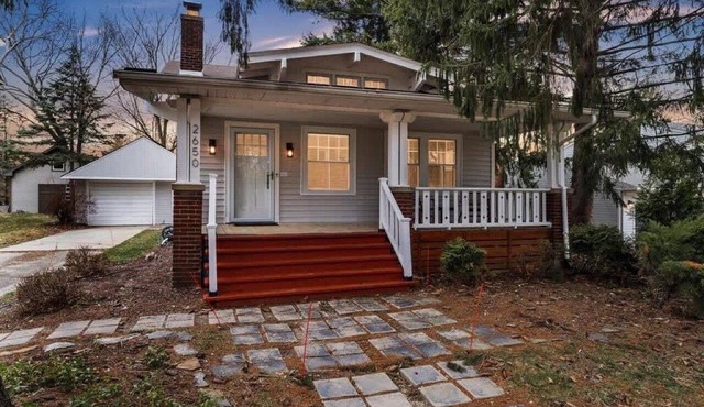 The Vellonia - Ann Arbor Cottage. Cozy 2-bedroom 3 beds at unique place