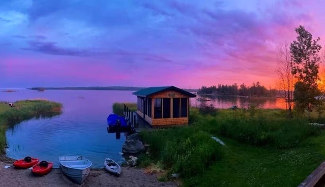 The Westender Retreat | Amazing Lake Views & Waterfront Dock House