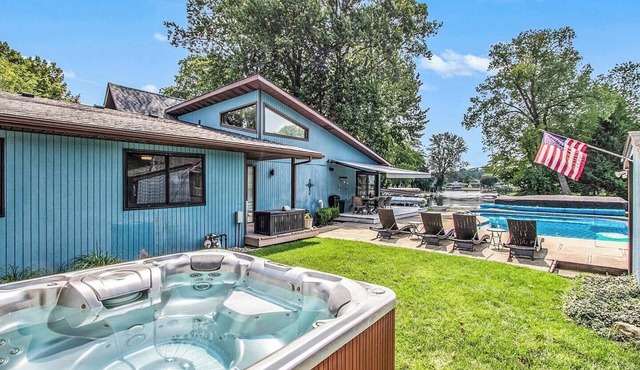 This house is a 5 bedroom(s), 3 bathrooms, located in Coloma, MI.