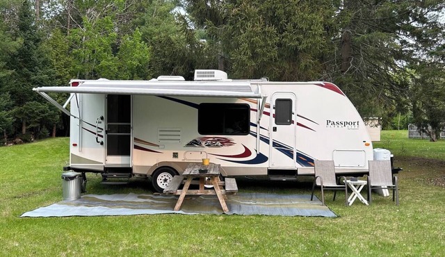 This rv is a 1 bedroom(s), 1 bathrooms, located in Cheboygan, MI.