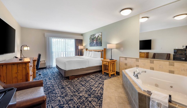 Three Bears Waterpark Resort Near Tomah, an Ascend Collection Hotel in Warrens