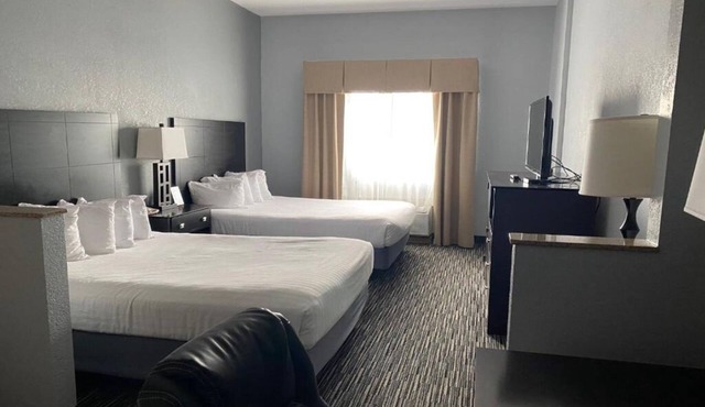 Three Rooms | Breakfast Included | Pool w/Slide | Near Lake, Park, & Hiking Sit